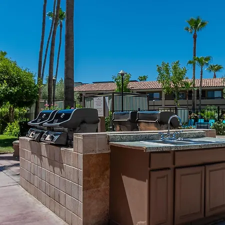 La Fuente Inn & Suites-2
