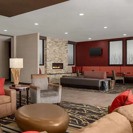 Ramada By Wyndham Grand Forks-2