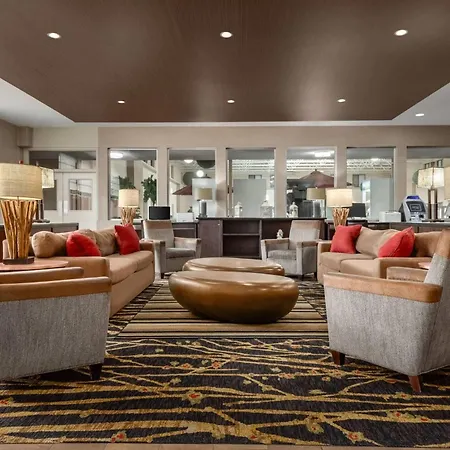 Ramada By Wyndham Grand Forks-3