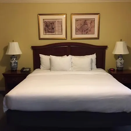 Columbia Club-3