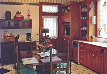 The Queen Anne House Bed And Breakfast-2