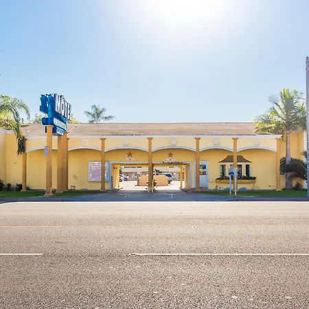 Colonial Pool & Spa Motel-3