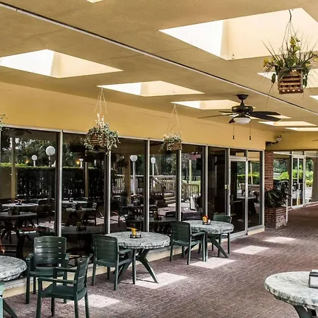 Quality Inn And Suites Golf Resort-3