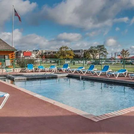 Econo Lodge Bayview-3
