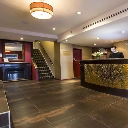 Broadway Hotel & Hostel-3