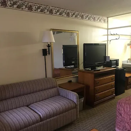 Tyler Inn & Suites-2