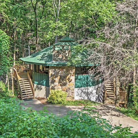 Unique Gatlinburg Cabin: Decks, Hot Tub, Fire Pit-2