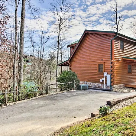 3 Mi To Gatlinburg Cabin With Deck And Pool Table!-2