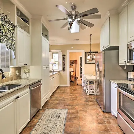 Walk To Midwestern State: Wichita Falls Cottage!-2