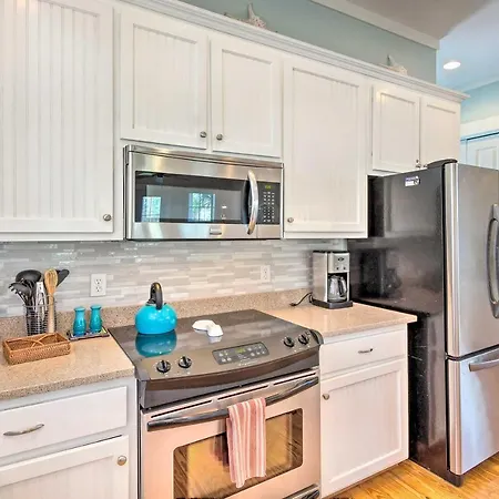 Upscale Gulf Retreat With Pool Access - Half Mi To Beach-3