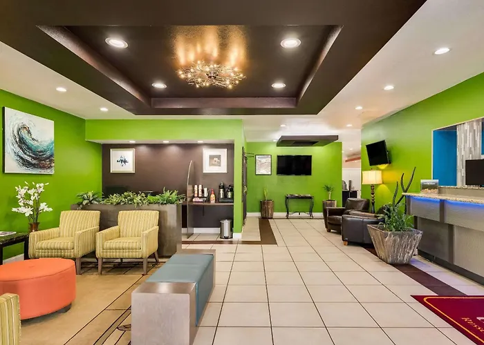 Clarion Inn & Suites Russellville I-40