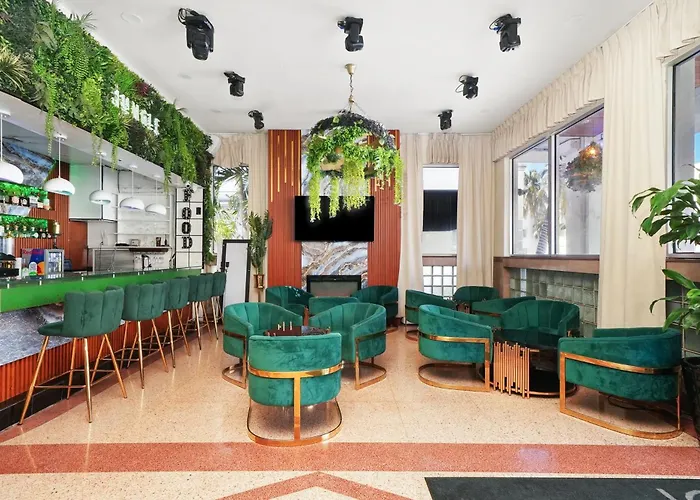 Chesterfield Hotel & Suites Miami Beach