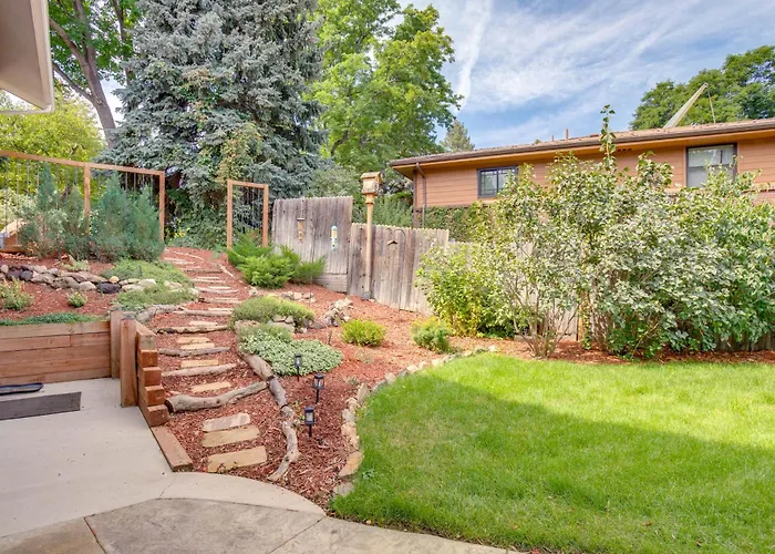 Modern Creekside Home: 9 Mi To Downtown Denver Lakewood