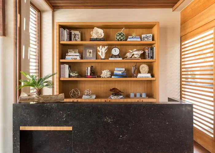 Malibu Beach Inn 5 star