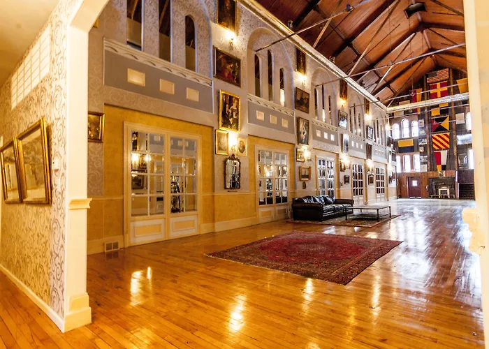 Albany 5 Star Hotels