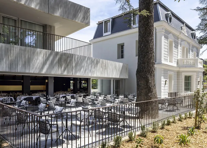 Luxury Hotels in Greoux-les-Bains