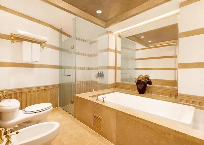 Radisson Blu Hotel Shanghai New World 5 star