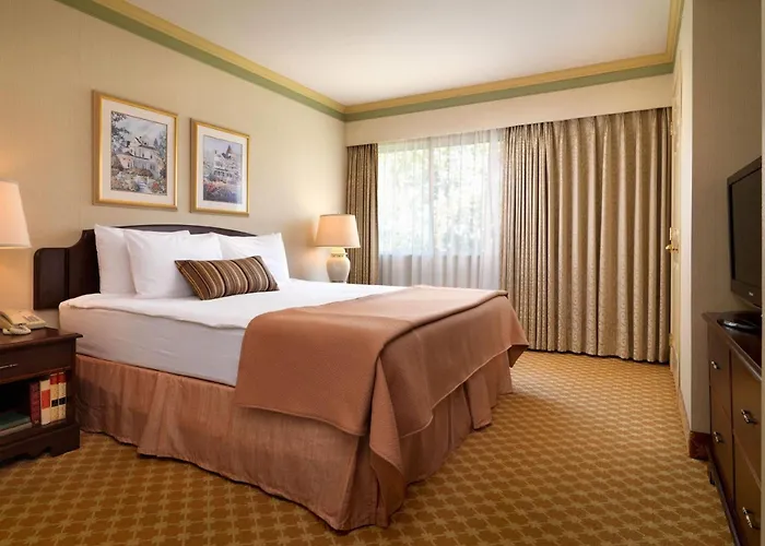 Royal Scot Hotel & Suites, Trademark Collection By Wyndham Victoria