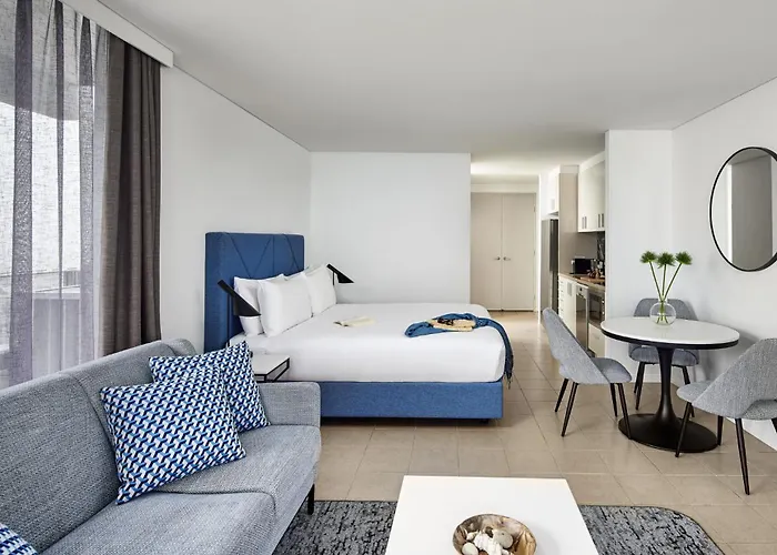 Meriton Suites Broadbeach Gold Coast 5 star
