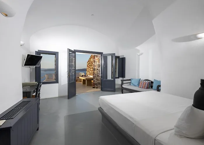 Akrotiri (Santorini) 5 Star Hotels