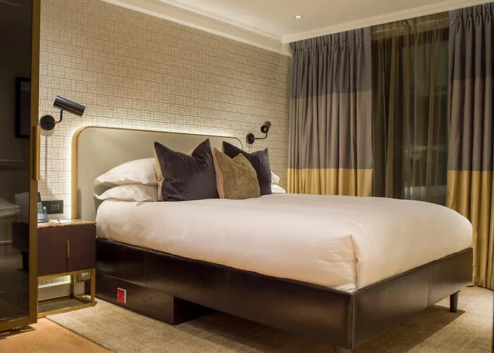 The Guardsman Hotel London 5 star
