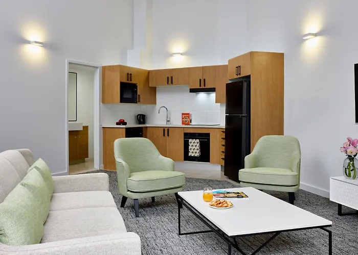 Meriton Suites Waterloo Sydney 5 star